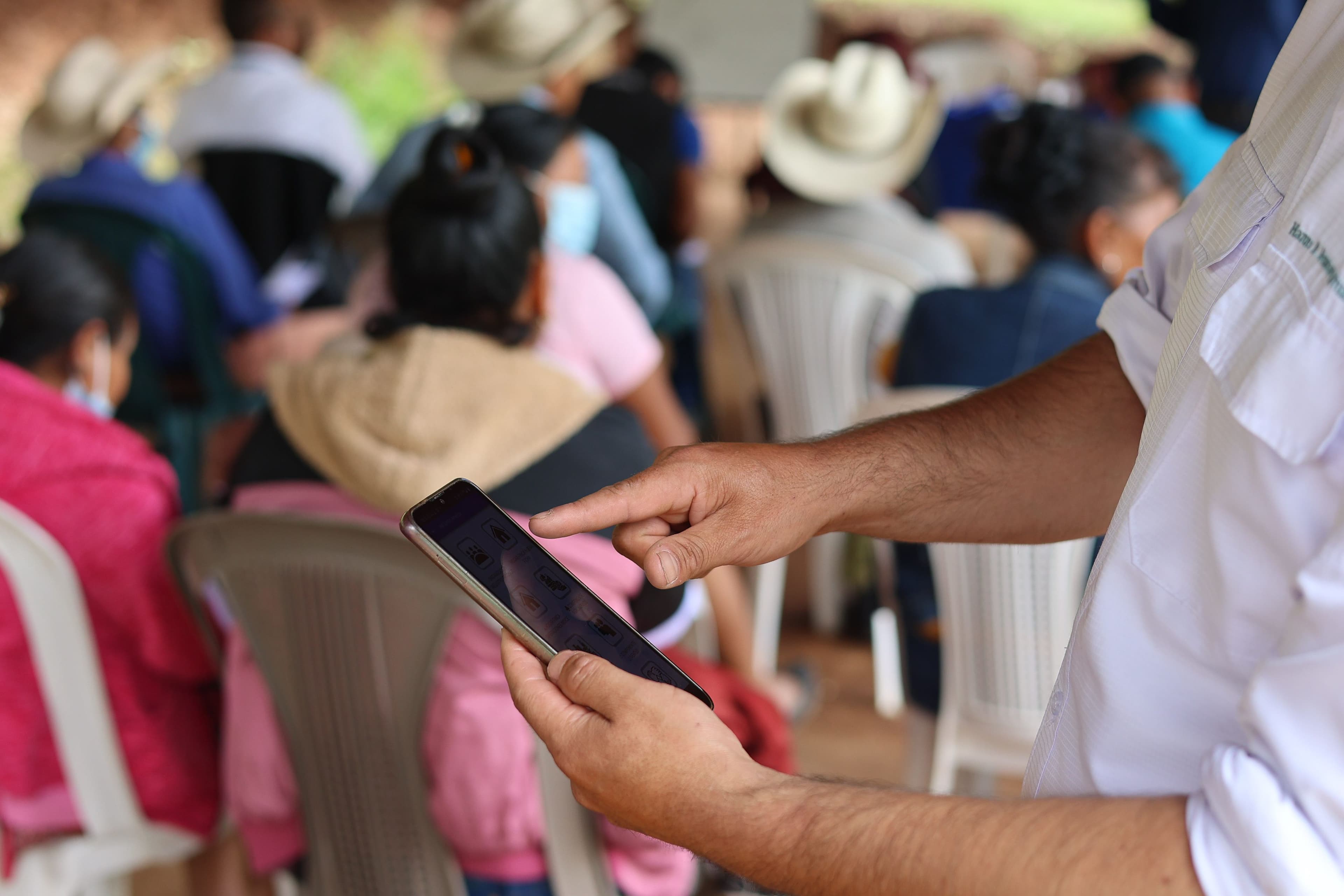 HRNS registers smallholder families with digital tools Digital tools support HRNS' Monitoring and Evaluation
