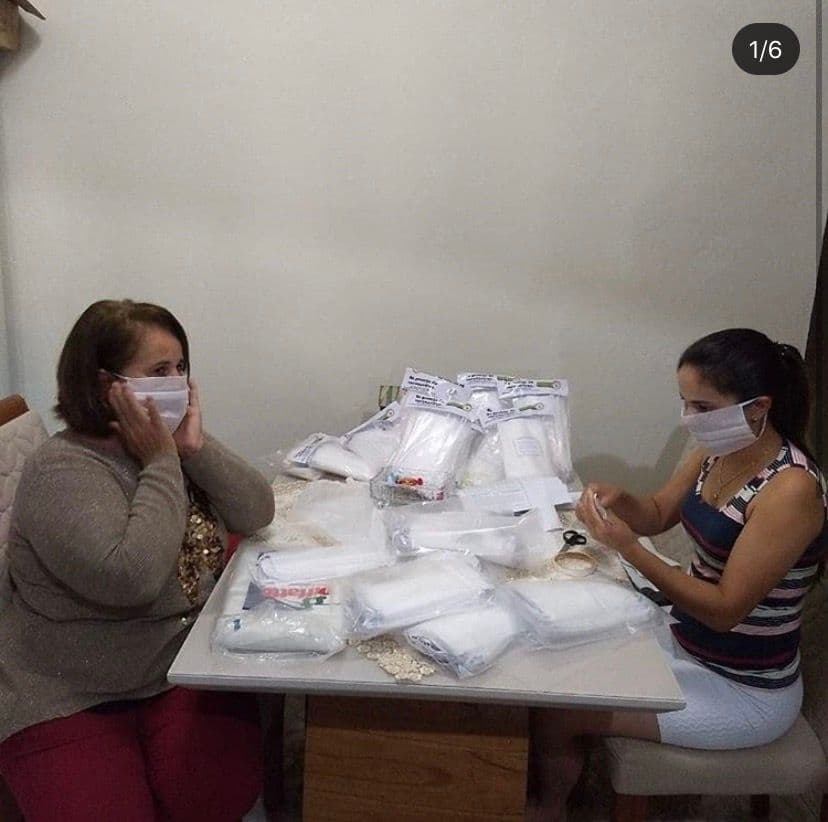 Face mask production by community members in Cooperativa Felix Face mask production by community members in Cooperativa Felix