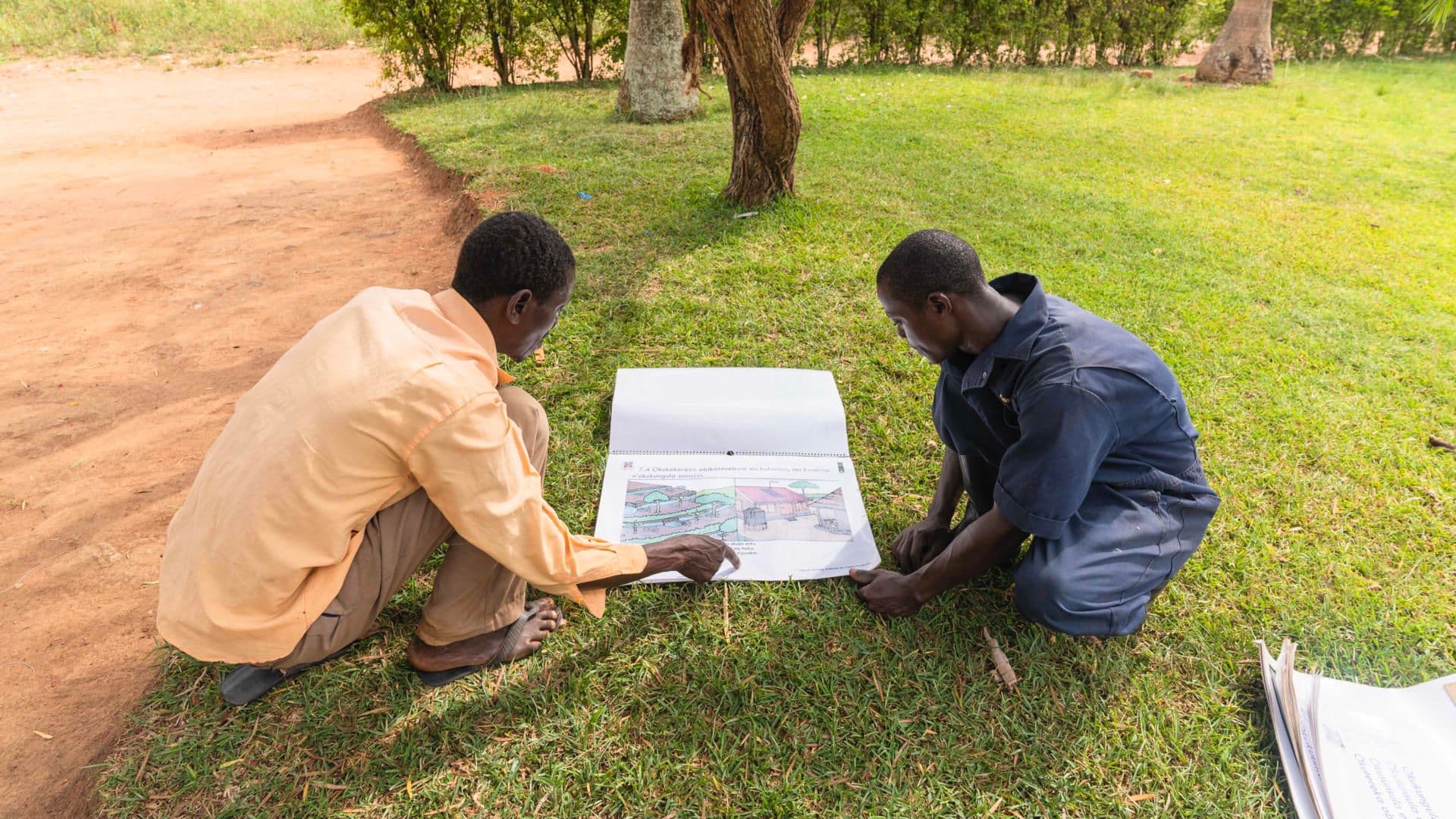 Ivan sharing his knowledge of coffee management with a fellow farmer Ivan sharing his knowledge of coffee management with a fellow farmer