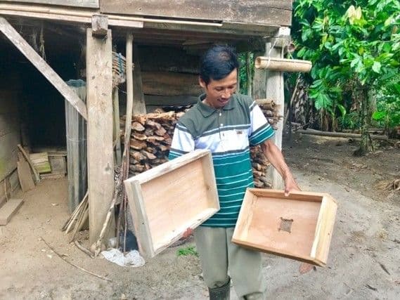 Sweeting Coffee Yields with Farm-Grown Honey in Indonesia Sweeting Coffee Yields with Farm-Grown Honey in Indonesia