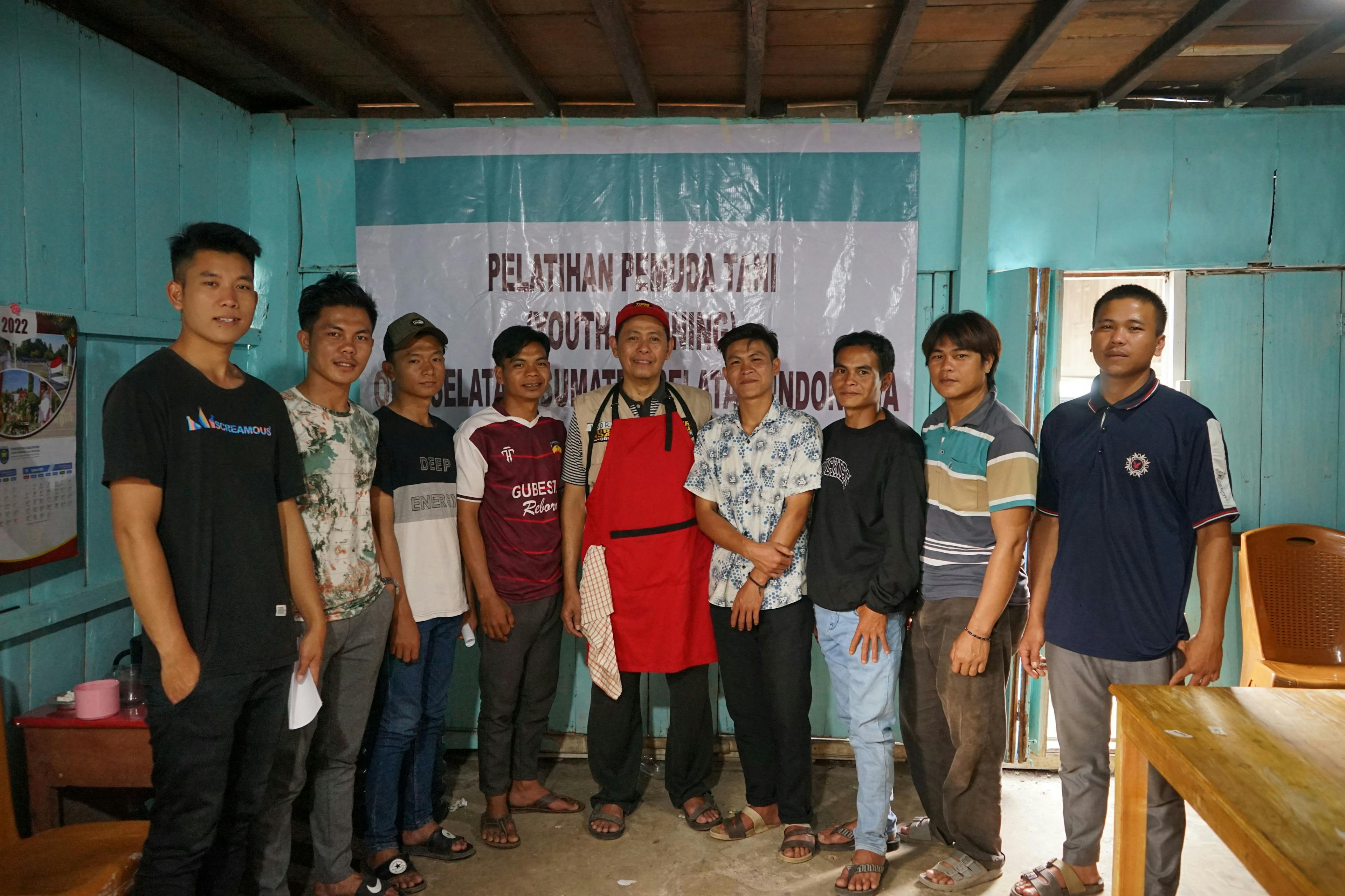 Coffee farmers in a group picture with HRNS Indonesia staff