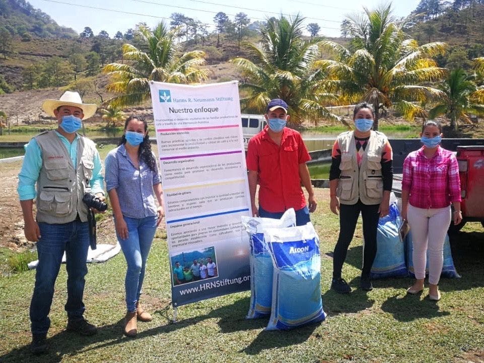 Distribution of juvenile fish, certified seeds and farm inputs to farmer organizations in Honduras